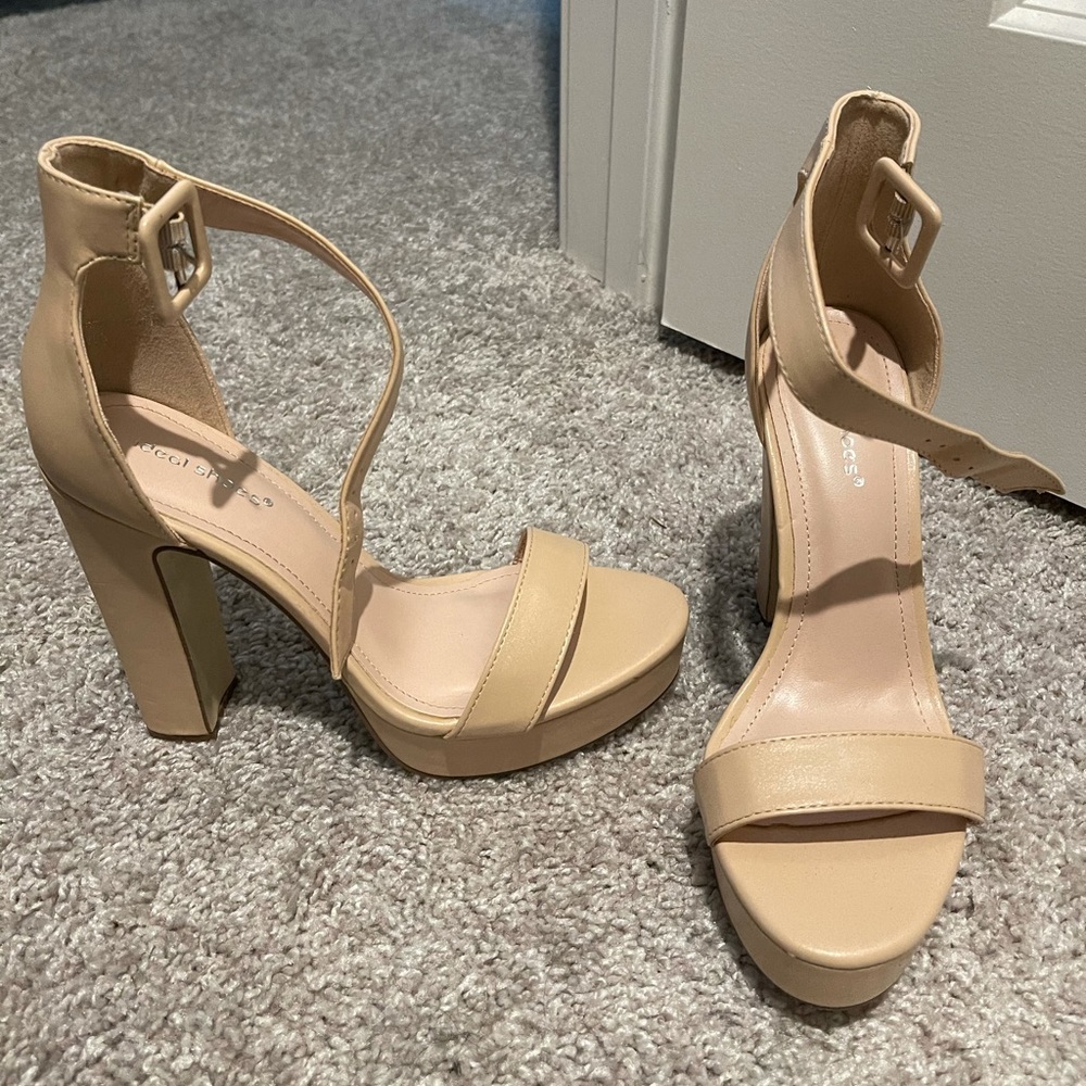 Never Worn Nude Chunky Heel